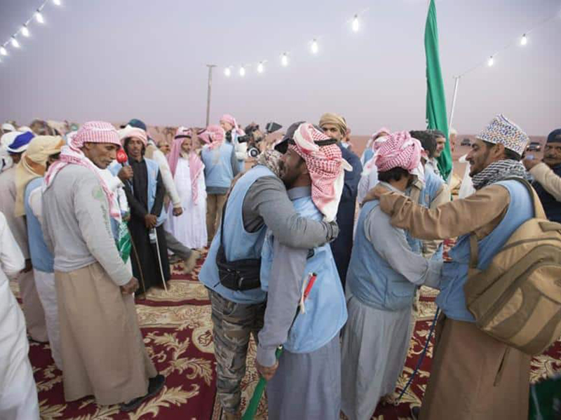 اضغط لمشاهدة الفيديو: لحظة وصول قافلة ركايب بعد أن قطعت صحراء الربع الخالي في 24 يومًا